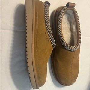 Koolaburra women’s Tan Suede Slip-On Loafers with Shearling Lining